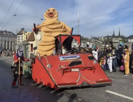 neuer Fasnachtswagen