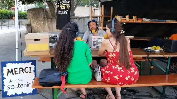 6000 CHF - Les dinos font de la danse orientale et passent à la radio