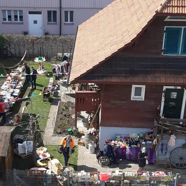 Gartenflohmarkt zugunsten der Holzi