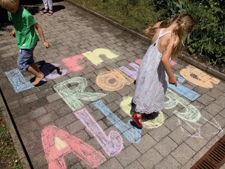 Bildung mit Freude!