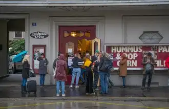 Hummus und Popcorn