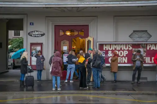 Hummus und Popcorn