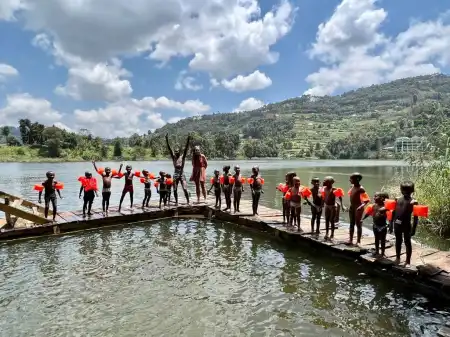 Schwimmschule in Uganda